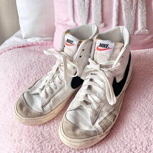 Women's Nike Blazer Mid '77 Vintage -- Size 7